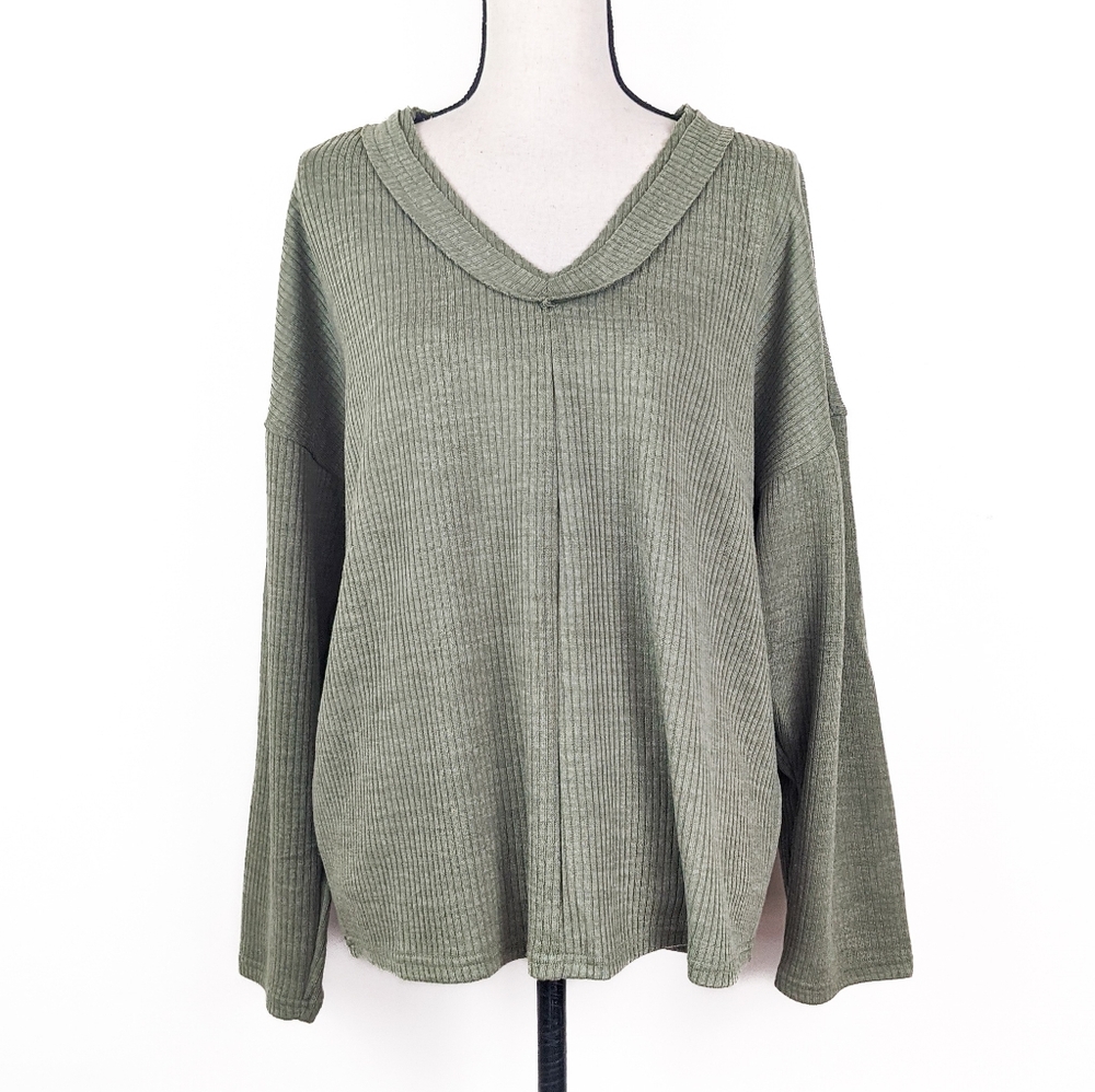 NWT Blu Pepper Green Oversized Long Sleeve Knit Top, Size Medium